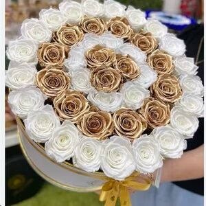Elegant White and Gold Rose Bouquet